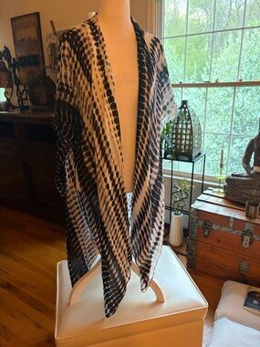 Michael Stars Black and White Spotted Knit wrap